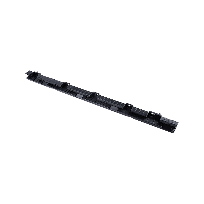 Кронштейн нижней юбки кузова (центр) R для XC90 2016-2024 OE 32216524